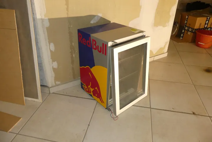 Vestfrost - Getränkekühlschrank Red Bull Maße in cm ca. 40 x 41 x 59